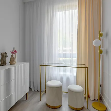 Premiem Cube In Center By Lion