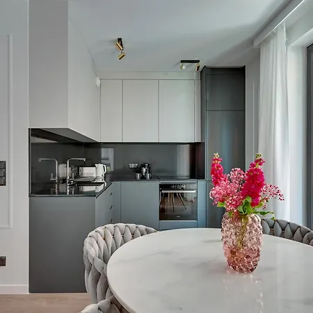 Premiem Cube In Center By Lion Γκντανσκ