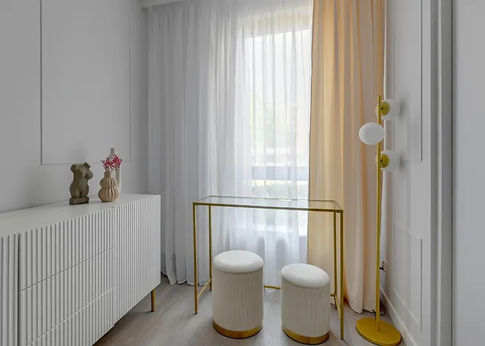 Premiem Cube In Center By Lion