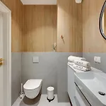 Premiem Cube In Center By Lion